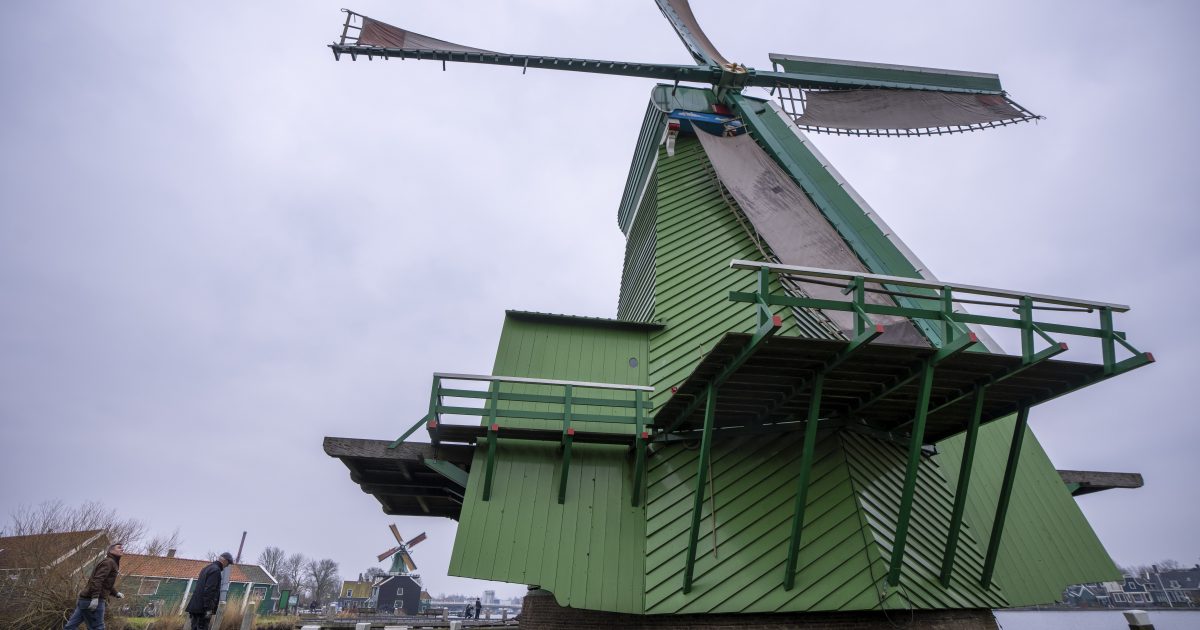 1-Windmills-AP.jpg?mtime=