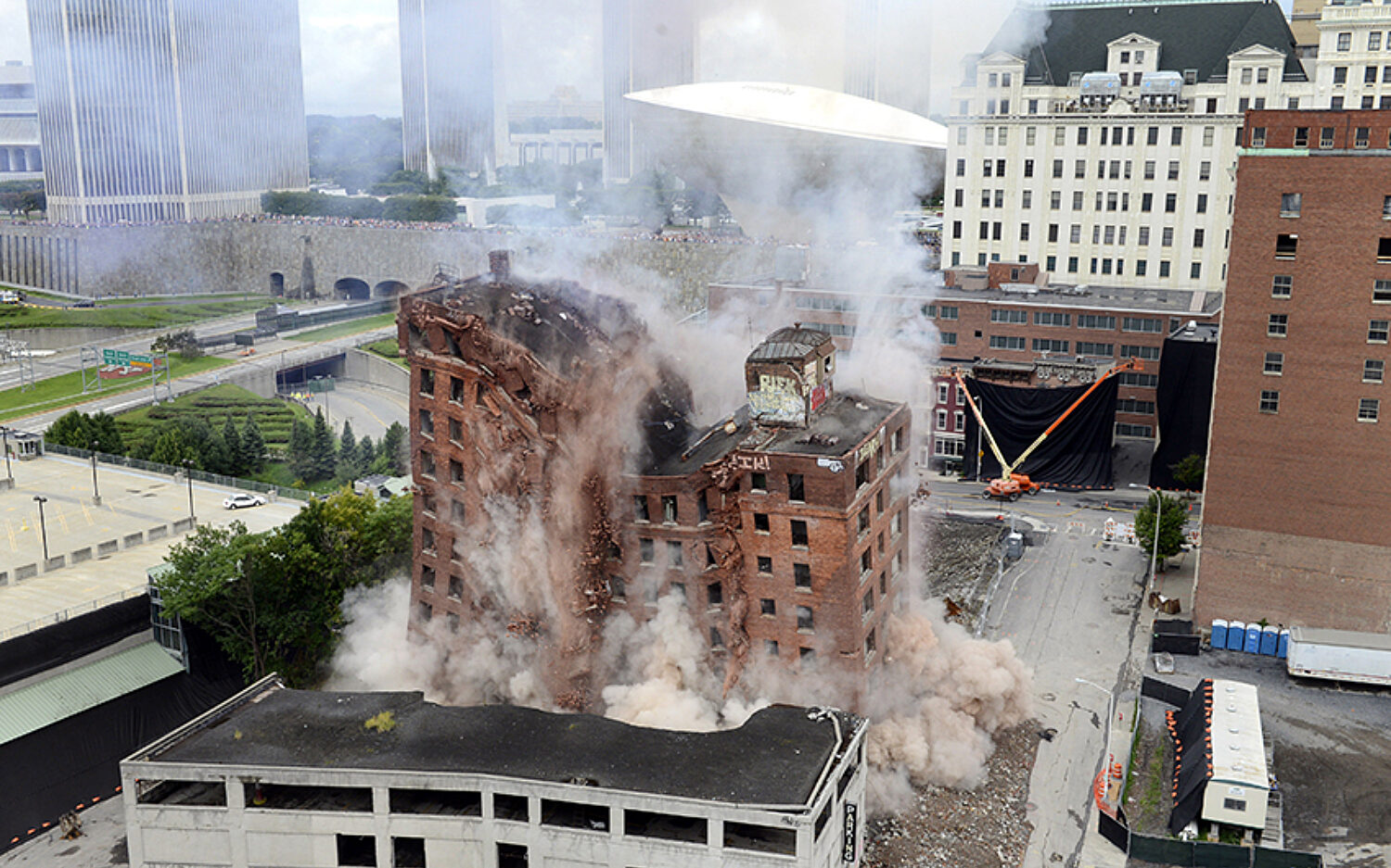 1 Building20 Implosion