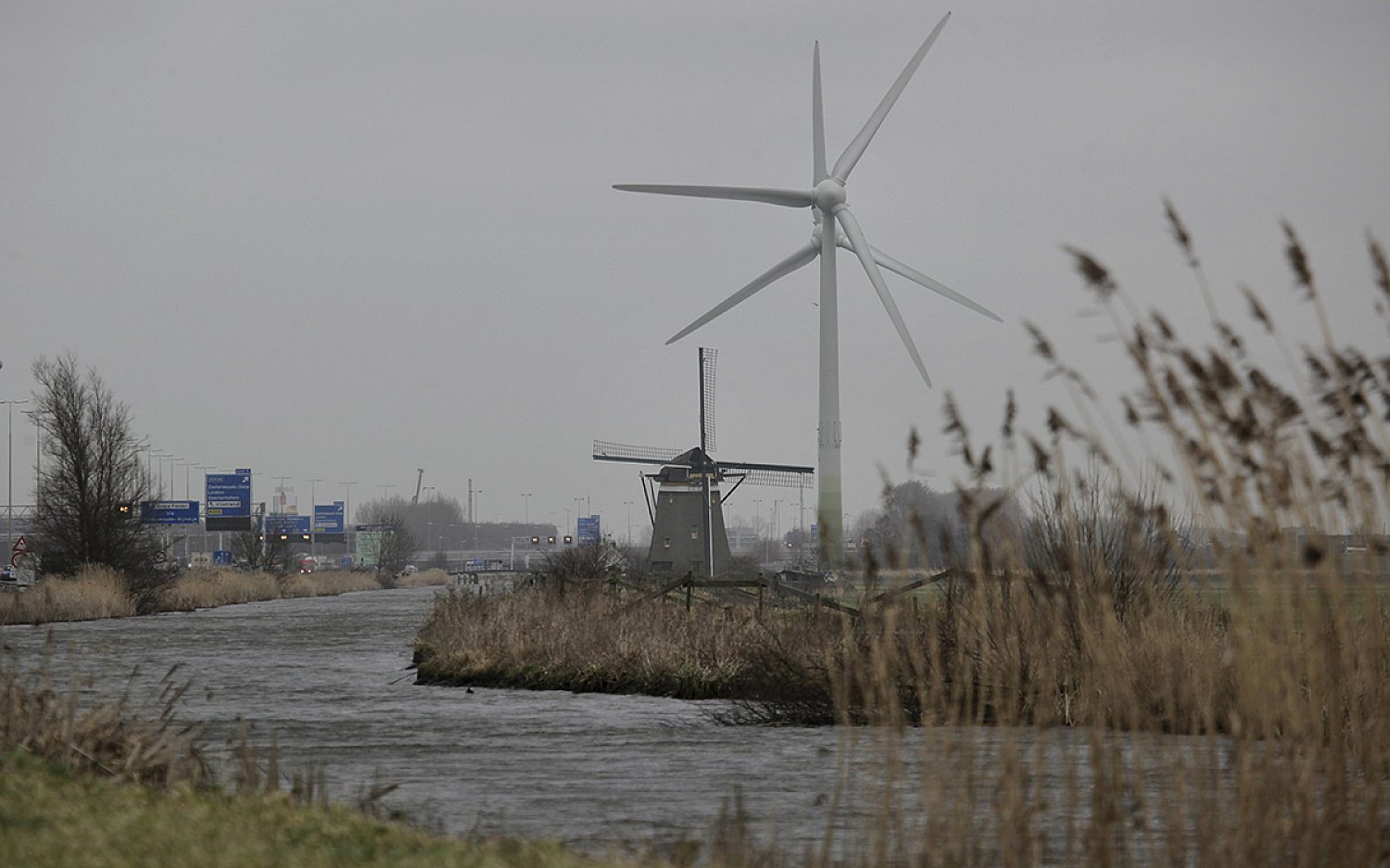 2 dutch windmills AP