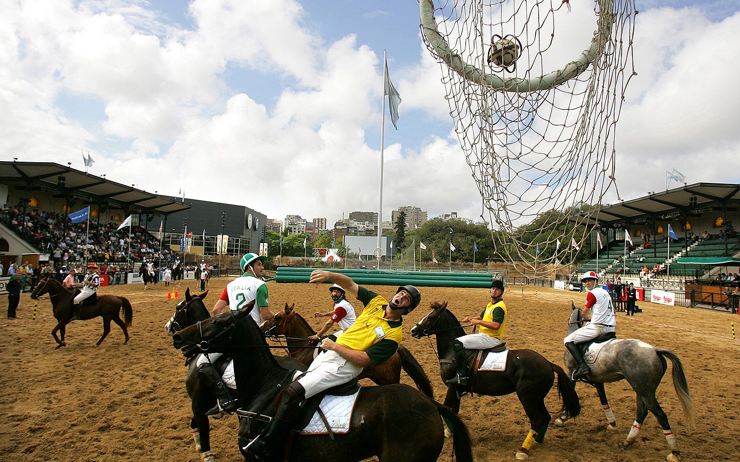 4 horse sports AP