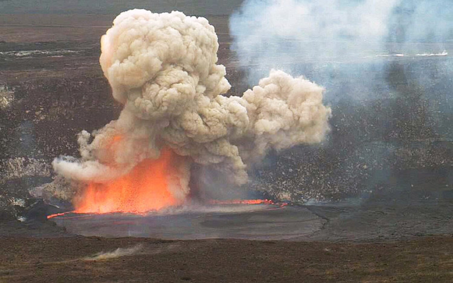 Lava20 Lake20 Explosion Kolz 750x563